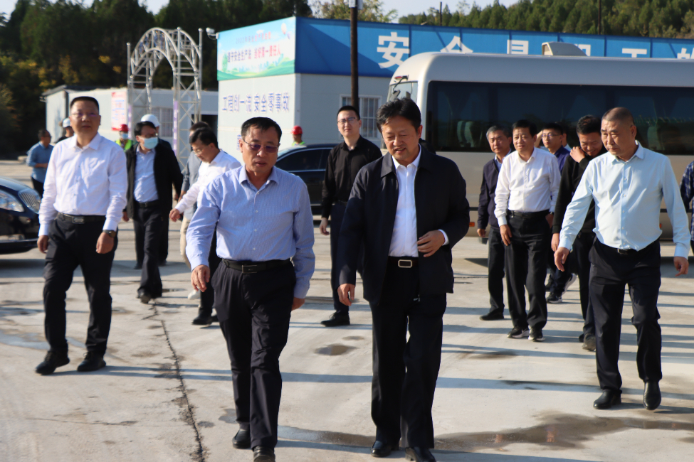 6b28b94225336de37a7797ea314636f.jpg 图片